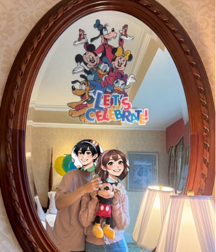 「もっとハッピーなセレブレーション 客室内テーマサプライズ」鏡の装飾と夫婦の写真