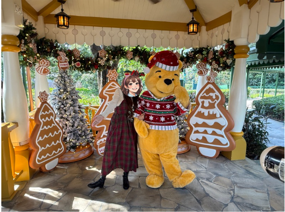 ファンタジーランドのくまのプーさんとのグリーティング