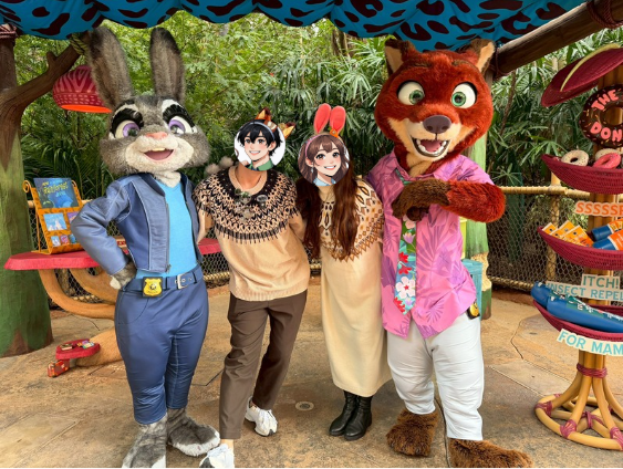 『ズートピア2』コスチュームのジュディとニックとのグリーティング